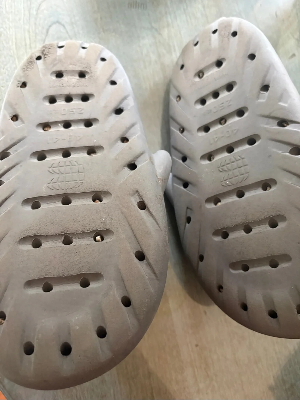 Kids Shark Slip-On Clogs in Gray